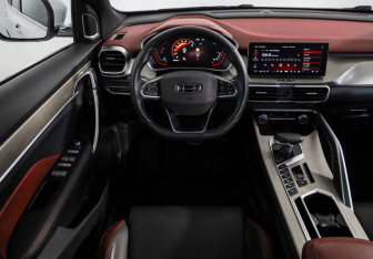 Подержанный автомобиль Geely Coolray 2023 года (11 фото)