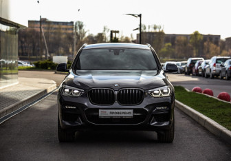 Подержанный автомобиль BMW X4 2021 года (5 фото)