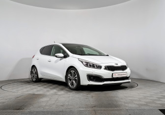 Подержанный автомобиль Kia Ceed Hatchback 2016 года (3 фото)
