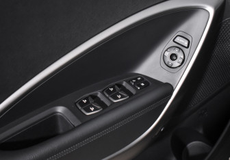 Подержанный автомобиль Hyundai Santa Fe 2013 года (10 фото)