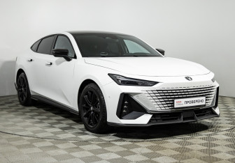 Подержанный автомобиль Changan UNI-V 2023 года (3 фото)