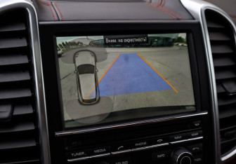 Подержанный автомобиль Porsche Cayenne 2014 года (26 фото)