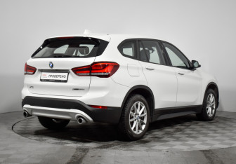 Подержанный автомобиль BMW X1 2021 года (5 фото)