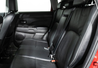 Подержанный автомобиль Mitsubishi ASX 2014 года (10 фото)