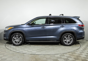 Подержанный автомобиль Toyota Highlander 2014 года (8 фото)