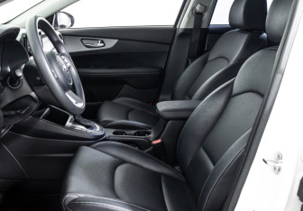 Подержанный автомобиль Kia K3 Sedan 2020 года (22 фото)