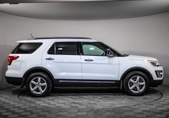 Подержанный автомобиль Ford Explorer 2017 года (4 фото)