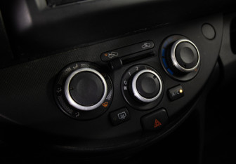 Подержанный автомобиль Nissan Note 2011 года (13 фото)