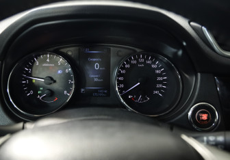 Подержанный автомобиль Nissan X-Trail 2017 года (13 фото)