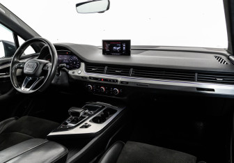 Подержанный автомобиль Audi Q7 2016 года (9 фото)