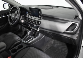 Подержанный автомобиль Kia Seltos 2020 года (12 фото)