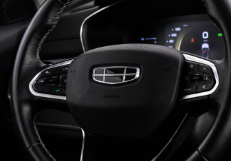 Подержанный автомобиль Geely Atlas Pro 2021 года (13 фото)