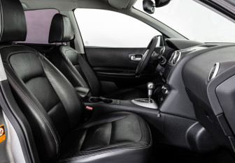 Подержанный автомобиль Nissan Qashqai 2007 года (17 фото)