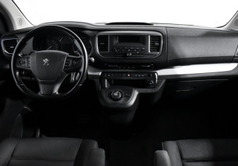 Подержанный автомобиль Peugeot Traveller 2020 года (15 фото)