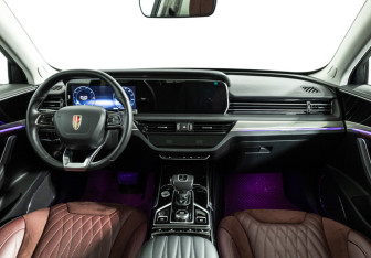 Подержанный автомобиль Hongqi HS5 2023 года (13 фото)