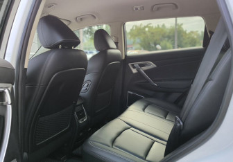 Подержанный автомобиль Geely Atlas 2020 года (19 фото)
