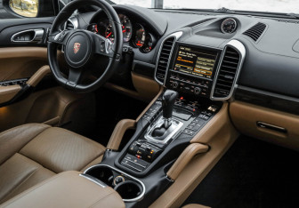Подержанный автомобиль Porsche Cayenne 2014 года (11 фото)