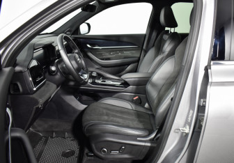 Подержанный автомобиль Geely Monjaro 2024 года (11 фото)