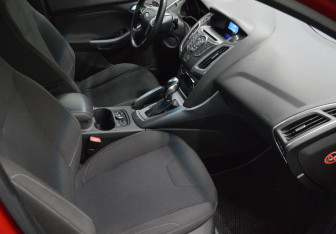 Подержанный автомобиль Ford Focus Sedan 2011 года (12 фото)