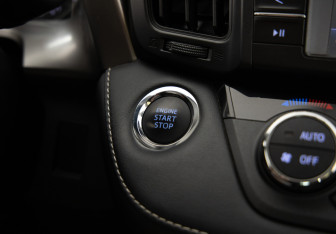 Подержанный автомобиль Toyota RAV4 2017 года (17 фото)