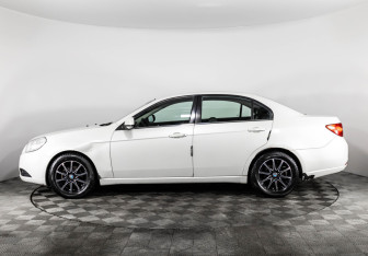 Подержанный автомобиль Chevrolet Epica 2010 года (8 фото)