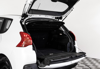Подержанный автомобиль Peugeot 3008 2011 года (18 фото)