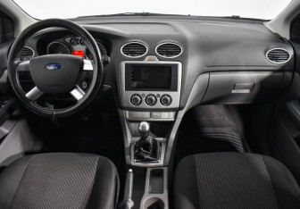 Подержанный автомобиль Ford Focus Sedan 2011 года (13 фото)