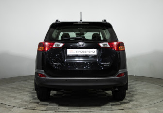 Подержанный автомобиль Toyota RAV4 2013 года (6 фото)