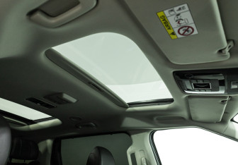 Подержанный автомобиль Kia Carnival 2022 года (18 фото)