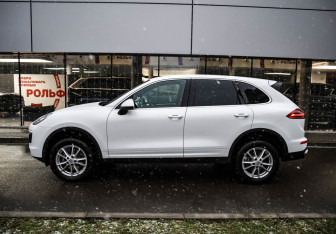 Подержанный автомобиль Porsche Cayenne 2015 года (7 фото)