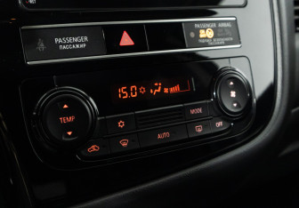 Подержанный автомобиль Mitsubishi Outlander 2018 года (16 фото)