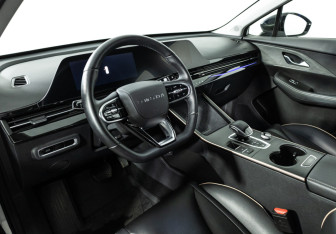 Подержанный автомобиль Omoda C5 2024 года (11 фото)