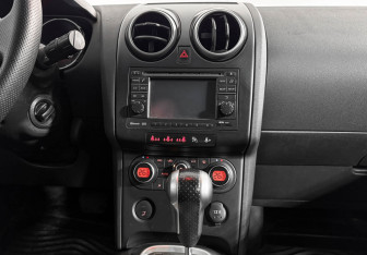 Подержанный автомобиль Nissan Qashqai 2009 года (18 фото)