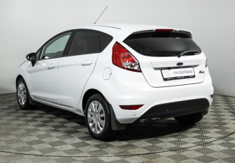 Подержанный автомобиль Ford Fiesta Hatchback 2016 года (7 фото)