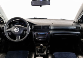 Подержанный автомобиль Volkswagen Passat Sedan 1998 года (10 фото)