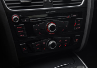 Подержанный автомобиль Audi A4 Sedan 2013 года (16 фото)
