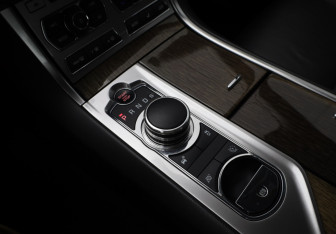 Подержанный автомобиль Jaguar XF Sedan 2015 года (17 фото)