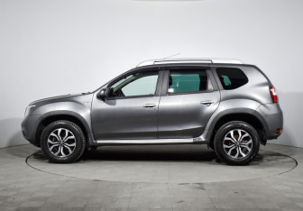Подержанный автомобиль Nissan Terrano 2015 года (8 фото)