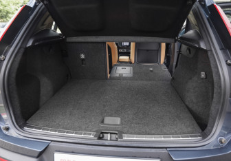 Подержанный автомобиль Volvo XC40 2021 года (34 фото)