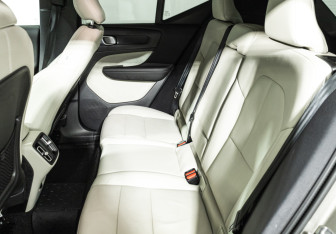 Подержанный автомобиль Volvo XC40 2021 года (10 фото)