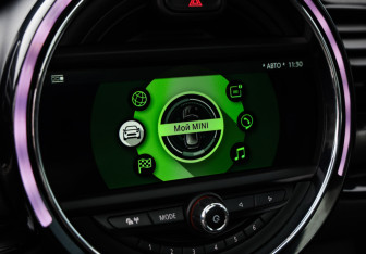 Подержанный автомобиль MINI Clubman Wagon 2018 года (17 фото)