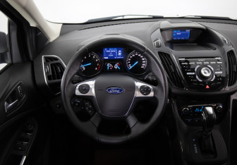 Подержанный автомобиль Ford Kuga 2013 года (10 фото)