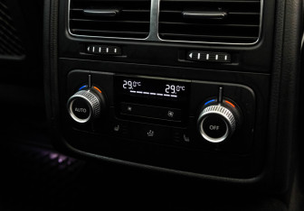 Подержанный автомобиль Volkswagen Touareg 2017 года (26 фото)