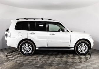 Подержанный автомобиль Mitsubishi Pajero 2019 года (4 фото)