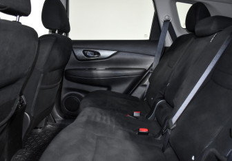 Подержанный автомобиль Nissan X-Trail 2017 года (16 фото)