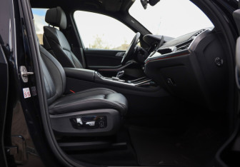 Подержанный автомобиль BMW X7 2020 года (32 фото)