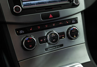 Подержанный автомобиль Volkswagen Passat CC 2012 года (15 фото)