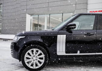 Подержанный автомобиль Land Rover Range Rover 2016 года (3 фото)