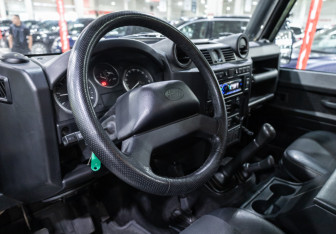 Подержанный автомобиль Land Rover Defender Suv 2007 года (14 фото)