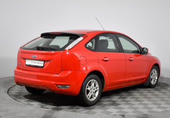 Подержанный автомобиль Ford Focus Hatchback 2010 года (5 фото)